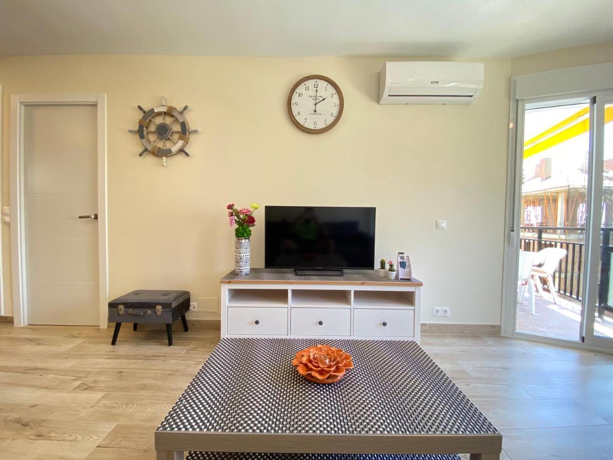 Modern 1 Bedroom Seaside Apartment With Pool フエンヒロラ エクステリア 写真