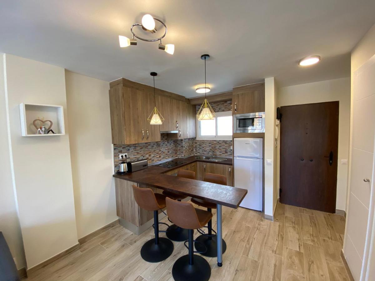Modern 1 Bedroom Seaside Apartment With Pool フエンヒロラ エクステリア 写真