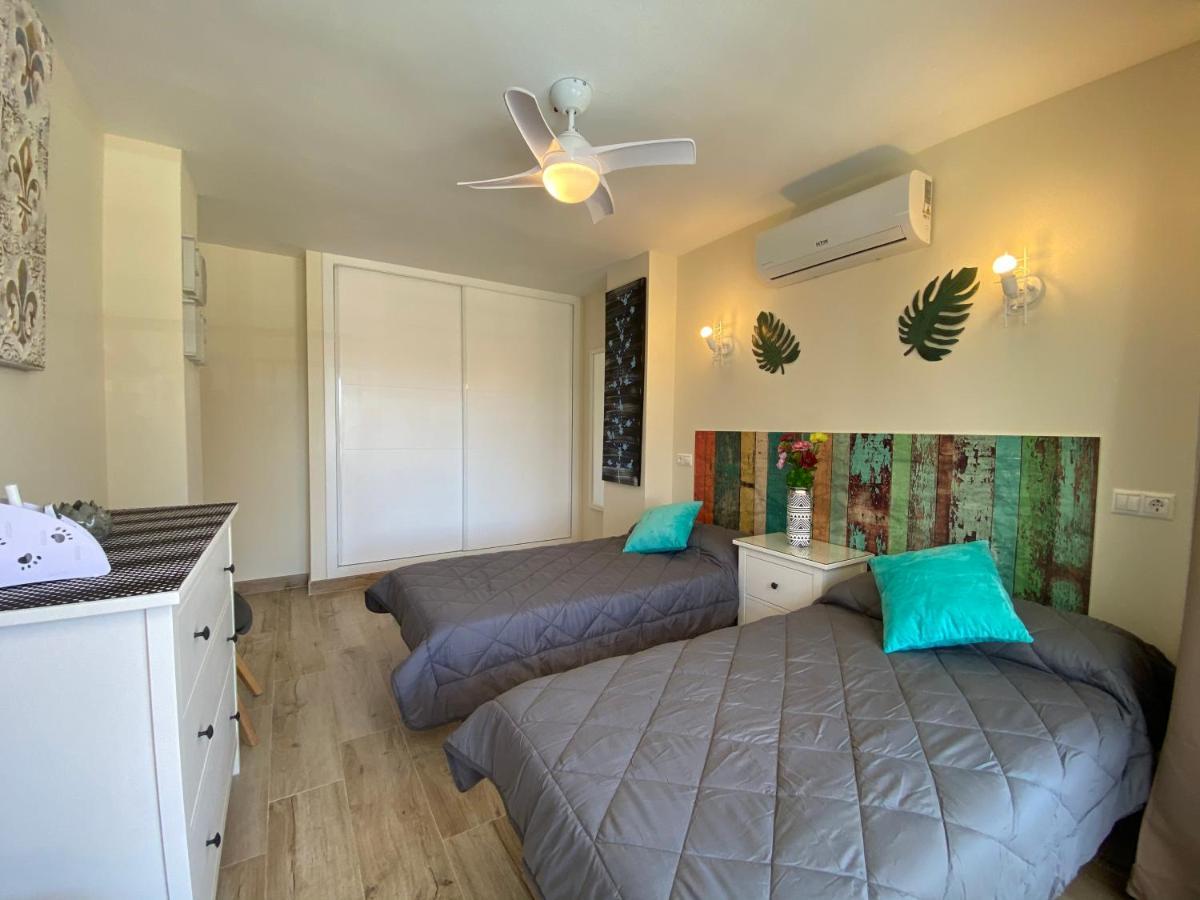 Modern 1 Bedroom Seaside Apartment With Pool フエンヒロラ エクステリア 写真