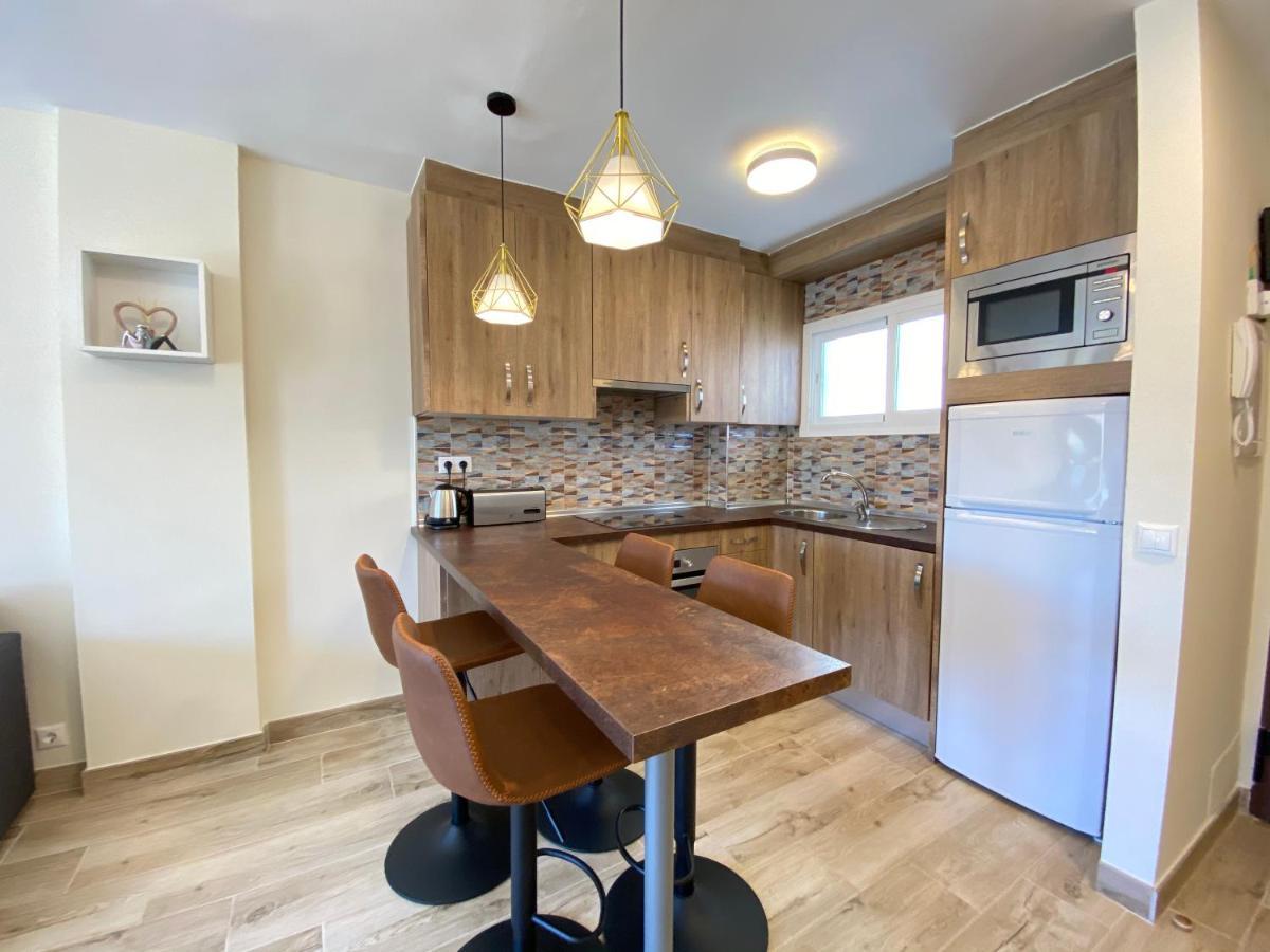 Modern 1 Bedroom Seaside Apartment With Pool フエンヒロラ エクステリア 写真