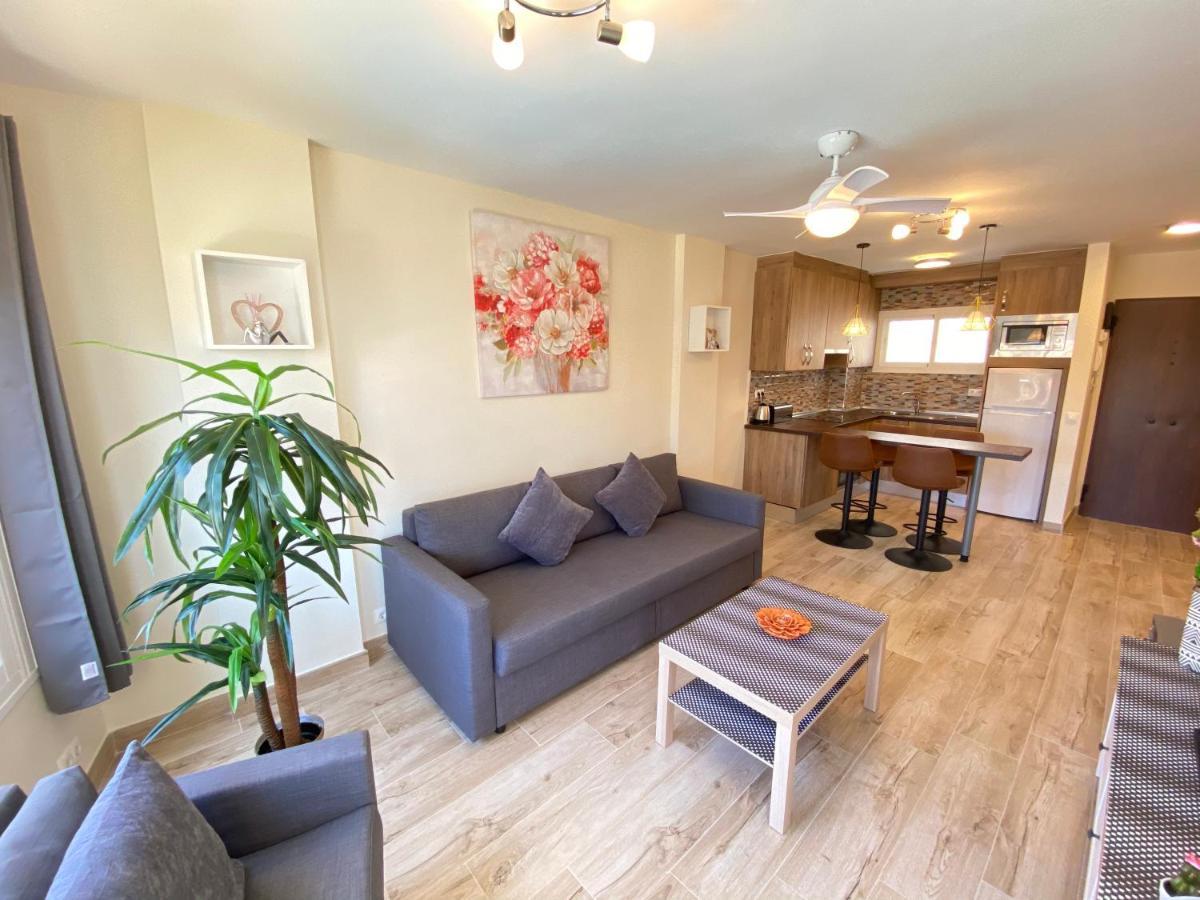 Modern 1 Bedroom Seaside Apartment With Pool フエンヒロラ エクステリア 写真