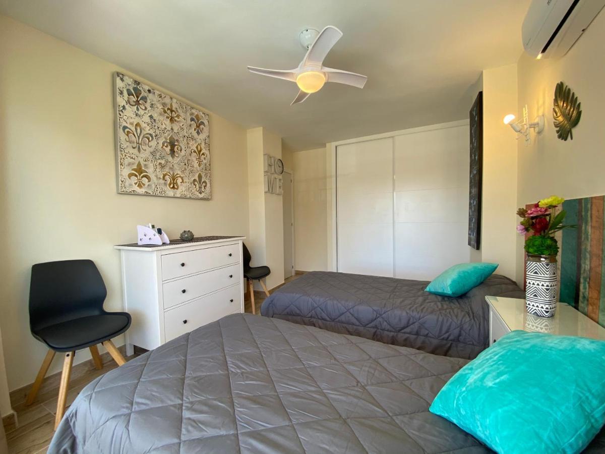 Modern 1 Bedroom Seaside Apartment With Pool フエンヒロラ エクステリア 写真