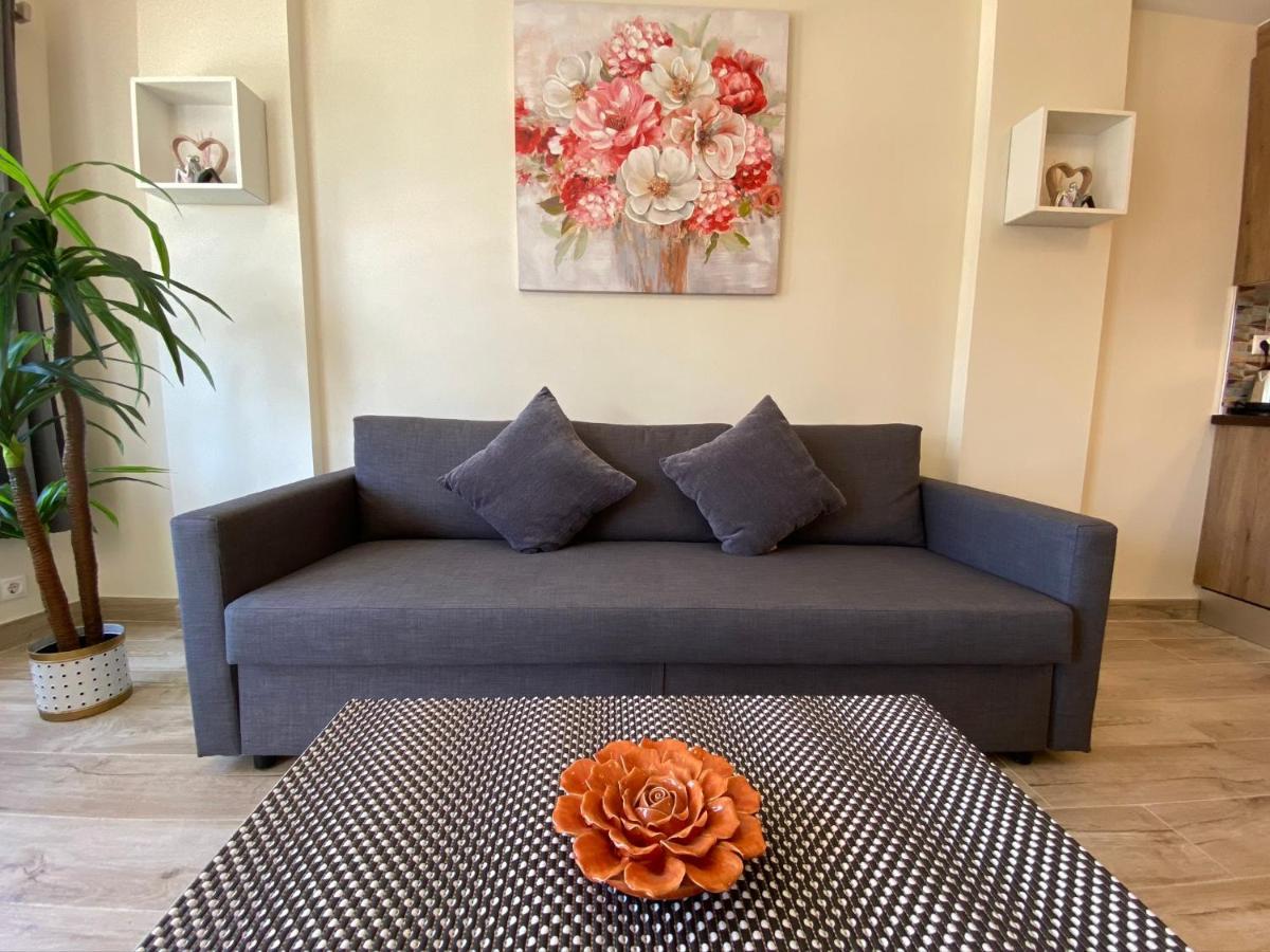 Modern 1 Bedroom Seaside Apartment With Pool フエンヒロラ エクステリア 写真