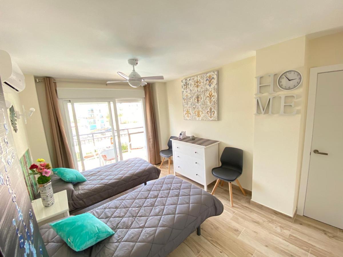 Modern 1 Bedroom Seaside Apartment With Pool フエンヒロラ エクステリア 写真