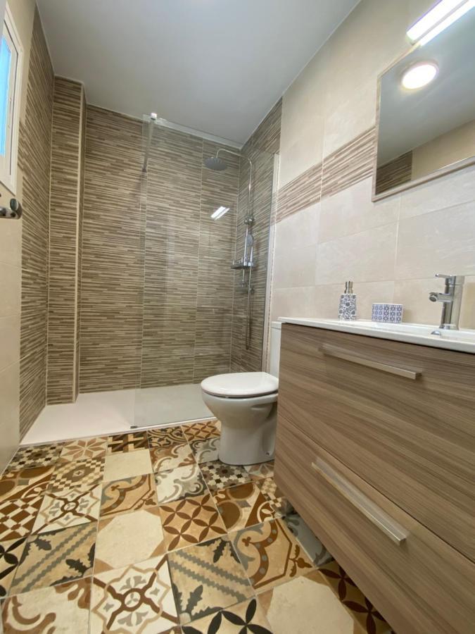 Modern 1 Bedroom Seaside Apartment With Pool フエンヒロラ エクステリア 写真