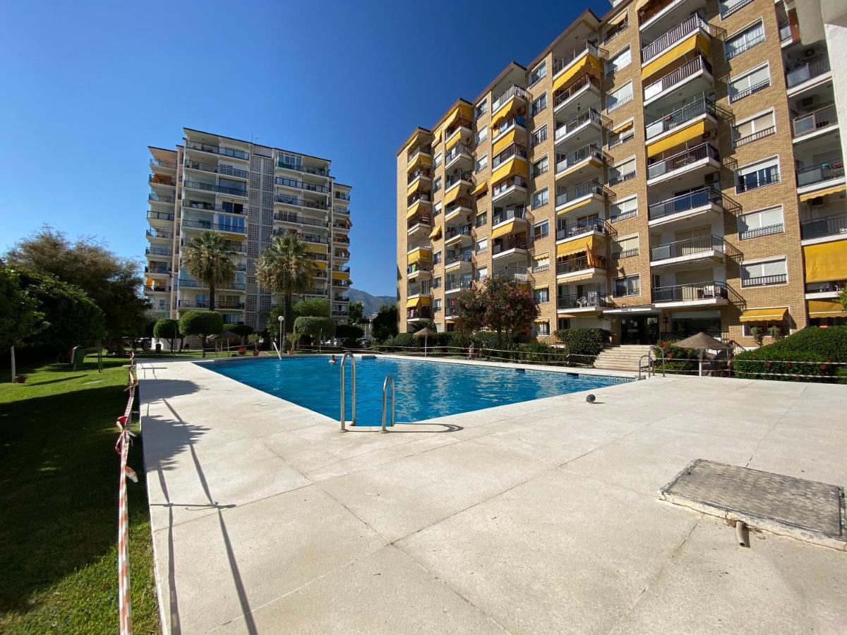 Modern 1 Bedroom Seaside Apartment With Pool フエンヒロラ エクステリア 写真